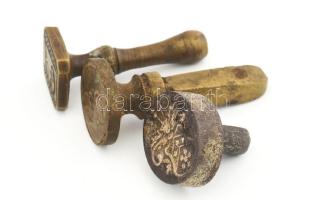 3 db nemesi címeres és monogramos pecsétnyomó XIX. sz. eleje