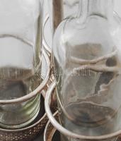 Art deco ezüstözött italtartó, fa talpakkal, hozzá 3 darab modern boros üveg, kiöntő dugóval, m: 37 ...