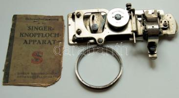 Singer varrógép gomblyukvarró tartozék dobozában, leírással