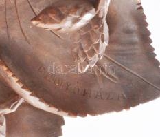 cca 1900 Fenyőháza faragott kínáló, tölgyfalevélen ülő madár figurával, jelzett, h: 33 cm