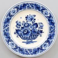 Delft virágmintás dísztál. Jelzett, hibátlan, d: 23,5 cm