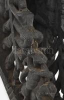 Lovas állatistenségekkel. Faragott ajtókonzol pár. Faragott és pácolt keményfa, Dél-India, 20. sz. e...