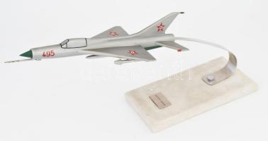 MIG 21-es vadászgép Pestvidéki gépgyár fém öntvény makett 38 cm, mészkő talapzaton 28x15 cm