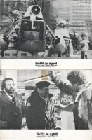 cca 1985 Bud Spencer főszereplésével ,,Seriff az égből" című olasz film jelenetei, 5 db produkciós filmfotó (vitrinfotó, lobbyfotó) nyomdatechnikával sokszorosítva kartonpapírra, egyoldalas nyomással, a használatból eredő (esetleges) kisebb hibákkal, 18x24 cm