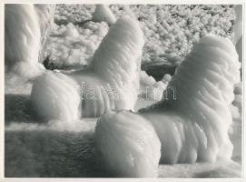 cca 1978 Krisch Béla (1929-?) kecskeméti fotóművész hagyatékából 1 db jelzés nélküli, vintage fotóművészeti alkotás (Gyors lehűlés és nagy szél a Balatonnál), ezüst zselatinos fotópapíron, 17,3x23,5 cm