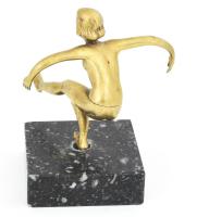 Kerényi Jenő vagy az ő stílusában: Táncoslány. Bronz, márvány talapzaton, jelzés nélkül, m: 10 cm