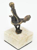 Erotikus jelenet. Bronz, márvány talpazaton, m: 11,5 cm