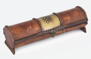 Design bortartó, benne Tokaji Furmint 2015 édes fehérbor, 9,5%, Grand Tokaj, bontatlan