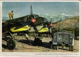 Deutsches Kampf- und Sturzkmapfflugzeug Junkers Ju 88 beim Tanken. PK-Aufn. Kriegsber. Ottahall, Carl Werner / WWII German military aircraft (fa)