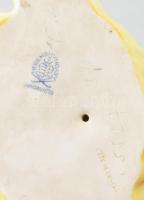 Herendi békától megijedő lány. Jelzett, hibátlan, m: 9 cm