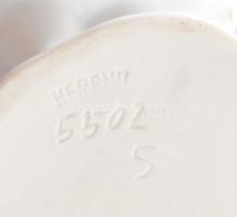 Herendi lány virágkosárral. Fehérmázas. Jelzett, szirmokon sérüléssel, m: 15 cm