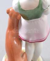 Herendi lány ételt kuncsorgó kutyával. Jelzett, kézzel festett, hibátlan, m: 21,5 cm