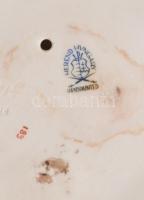 Herendi lány ételt kuncsorgó kutyával. Jelzett, kézzel festett, hibátlan, m: 21,5 cm