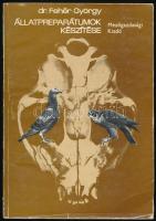 Dr. Fehér György: Állatpreparátumok készítése. Bp., 1975, Mezőgazdasági, 259 p. Harmadik kiadás. Fekete-fehér képekkel illusztrálva. Kiadói papírkötésben, kissé kopott, kissé szakadt borítóval.