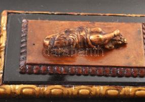 Íróasztali szekreter. Fiókos, aranyozott fém figurális szobrokkal XIX. sz. 48x29 cm