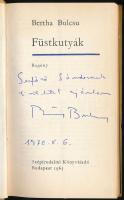Bertha Bulcsu: Füstkutyák. Regény. DEDIKÁLT! Bp., 1965, Szépirodalmi. Kiadói kartonált papírkötés, k...
