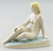 Zsolnay ülő akt. Kézzel festett, jelzett, hibátlan 17 x 14,5 cm