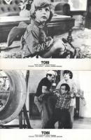 cca 1989 előtt készült ,,Tobi" című spanyol film jelenetei és szereplői, 8 db produkciós filmfotó (vitrinfotó, lobbyfotó) nyomdatechnikával sokszorosítva kartonpapírra, egyoldalas nyomással, a használatból eredő (esetleges) kisebb hibákkal, 18x24 cm