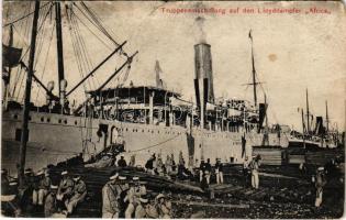 1914 K.u.k. Kriegsmarine S.M. Seespitalschiff X (ex Africa). Truppeneinschiffung auf den Lloyddamfer "Africa" (szakadás / tear)