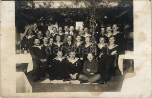 1916 K.u.k. Kriegsmarine Matrosen des S.M. Dampfers IV (ex Gastein), Weihnachten / Osztrák-magyar matrózok karácsonykor / WWI Austro-Hungarian Navy mariners on Christmas. photo (fl)