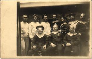 K.u.k. Kriegsmarine Matrosen des S.M. Dampfers IV (ex Gastein), Weihnachten / Osztrák-magyar matrózai / WWI Austro-Hungarian Navy mariners. photo (fl)