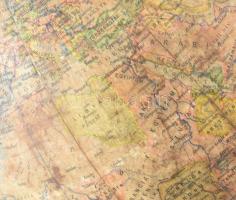 cca 1930 Magyar Földrajzi Intézet földgömb fa lábon, kopott, m: 36 cm