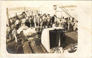 1916 K.u.k. Kriegsmarine Effektenreinigung, S.M. Dampfer IV (ex Gastein), Matrosen an Deck / Osztrák-magyar matrózok a fedélzeten / WWI Austro-Hungarian Navy mariners on board. photo (EK)