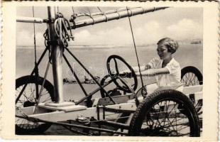 La Princesse Joséphine-Charlotte a la Plage / Prinses Joséphine-Charlotte aan de Kust / Princess Joséphine-Charlotte of Belgium (EK)