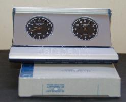 Igényes kivitelű, fémborítású összecsukható ébresztőóra szép állapotban, saját dobozában, leírással (mérete 12×10 cm)