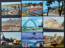 Kb. 903 db MODERN külföldi város képeslap dobozban: főleg színes európai országok egy kevés tengeren...