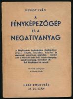 Hevesy Iván: A fényképezőgép és a negativanyag. HAFA Könyvtár 24-25. sz. Bp., [1940], Hatschek és Farkas, 128 p. Harmadik, átdolgozott és bővített kiadás. Fekete-fehér képekkel illusztrálva. Kiadói papírkötés, tulajdonosi névbejegyzéssel.