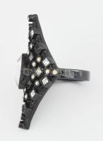 Swarovski kristállyal díszített gyűrű, jelzett, m: 52. Ékszeres dobozban