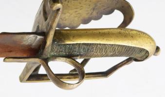 XVIII. századi osztrák nehézlovassági (vérteslovas) tiszti pallos alapján készült, XX. sz. közepi fa...