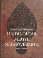 Népművészeti Örökségünk kötete: Gazda László, Varga Gyula (szerk.): Hajdú-Bihar megye népművészete. Bp., 1989, Európa. Kiadói műbőr-kötés, kiadói nyl védőborítóban.