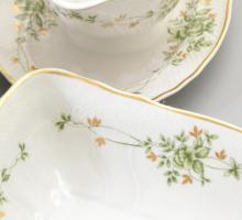 Hollóházi Erika mintás 26 darabos étkészlet. Jelzett, kis kopással