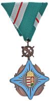 2001. &quot;A Köz Szolgálatáért Érdemjel bronz fokozata&quot; zománcozott bronz kitüntetés mellszalagon T:UNC,AU Hungary 2001. &quot;Medal for Public Service, Bronze Grade&quot; enamelled bronze decoration with ribbon C:UNC,AU NMK.: 776.