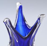 Cseh királykéken színezett váza. Jelzés nélkül, kis kopással, m: 32,5 cm