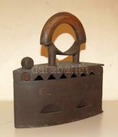 Régi szenes vasaló 21cm-es magassággal