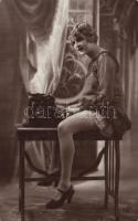 Typewriter lady photo (EK)
