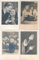 24 db RÉGI motívum képeslap, fotólap: szerelmes párok, virágok. több egyformával / 24 pre-1945 motive postcards, photos: romantic couples, flowers. some alike