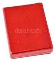 1949. "Kiváló Munkáért" aranyozott fém kitüntetés, hátoldalán "2938" sorszámmal,...