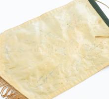 Sportzászló, 1969 Japán, a japán csapat tagjainak aláírásával, m: 41 cm