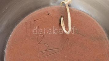 Szerelmespár mintás mázas kerámia tányér. Jelzett, hibátlan, d: 28 cm