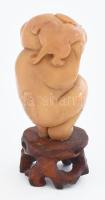 Majom kicsinyével. Antik keleti faragás, m: 6 cm