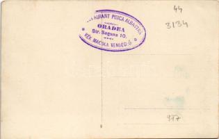 Nagyvárad, Oradea; Kék Macska vendéglő, étterem kertje vendégekkel és pincérekkel / Restaurant Pisic...