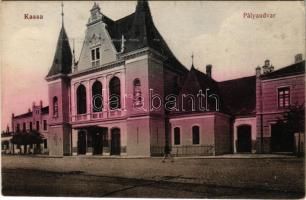 Kassa, Kosice; Pályaudvar, vasútállomás / railway station (gyűrődések / creases)