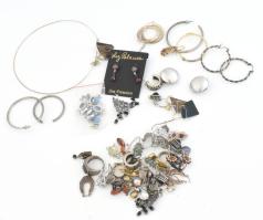 Kiemelkedő minőségű bizsu tétel, közte szép ezüst (Ag) ékszerekkel