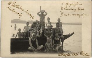 1921 Abbazia, Opatija; fürdőzők csónakkal a strandon / beach, bathers with boat. photo (EK)