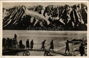 1936 Spitsbergen, Spitzbergen (Svalbard); Kreuzbucht Möllerhafen, steamship, landing