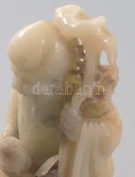 Keleti bölcs. Kínai faragott zsírkő szobor, m: 26 cm